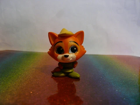 Disney Doorables Series 10 ROBIN HOOD Mini Figure Cover
