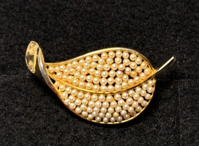 Vintage Marvella Faux Seed Pearl Leaf Gold Tone Brooch - Image 1 of 4