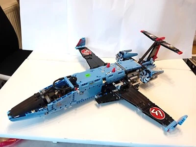 Lego Technic : Air Race Jet 42066 umgebaut als Privat Jet - Bild 1 von 4
