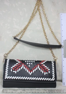 Bolso de Hombro Urban Expressions Negro con Rojo y Blanco Correa de Cadena Dorada Foto 1 de 4