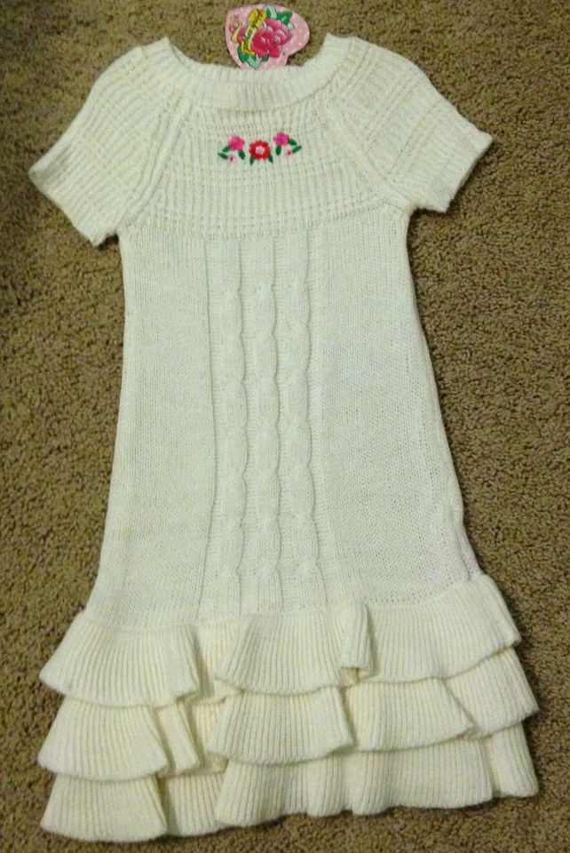 Nuevo con etiquetas Vestido Suéter Tejido Marfil Volantes Niñas Talla 4 DOS IZQUIERDA Excelente con Botas Foto 1 de 4