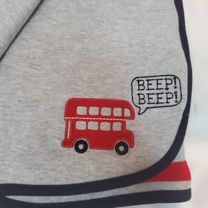 Carters Just One You Doppeldecker Bus Babydecke Piepton rot grau Streifen Baumwolle - Bild 1 von 5