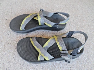 Sandalias Chaco de nailon verde y amarillo con correa ajustable para hombre 12 - Imagen 1 de 7