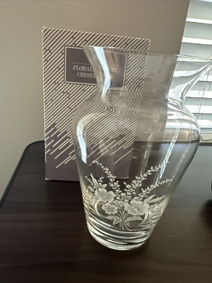NUEVO Jarrón de cristal con ramo floral Avon DE COLECCIÓN en caja Foto 1 de 1