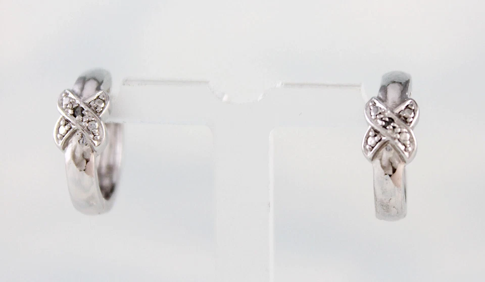 X Design Huggie 耳环 带钻石口音 17 毫米直径纯银 — 第 1/1 张图片