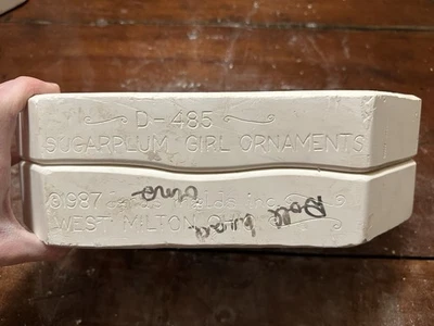 De colección Dona’s Mold Inc. D-485 Azúcar Ciruela Niña Adornos 1987 Cerámica Molde Deslizante Foto 1 de 4