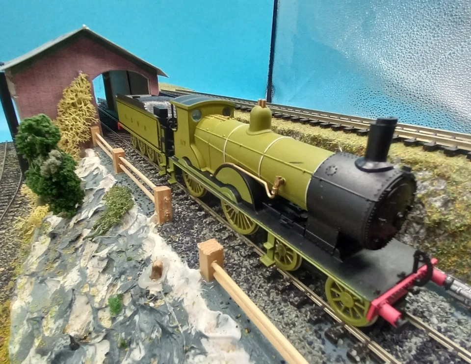 OO Gauge 1/76 Scale Greyhound Steam Locomotive Train + Tender Model Railway  - image 1 of 4