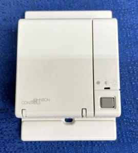 Johnson Controls Rev-D Wall-Mount Temperature Sensor Controller TE-67NP-1N00 - Picture 1 of 13