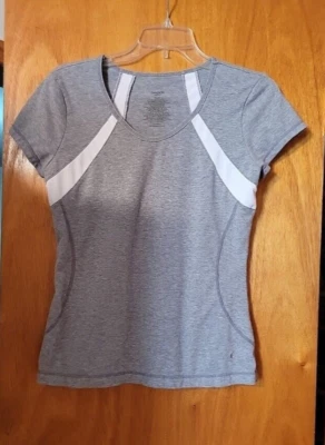 Camisa pulóver Danskin Now para mujer talla mediana gris manga corta cuello redondo Foto 1 de 4