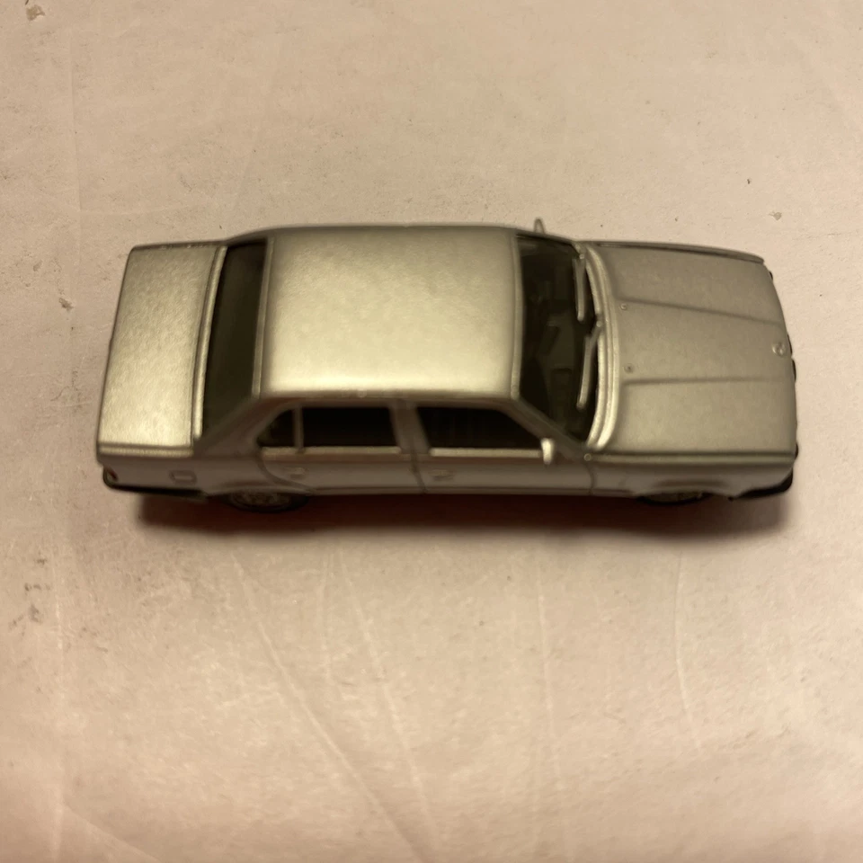 Coche vintage Herpa plateado BMW 325i escala 1:87 con Alemania Foto 1 de 4