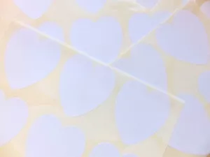 Pack Of 30 67x59mm Heart Shaped White Paper Stickers Sticky Self-Adhesive Labels - Picture 1 of 1