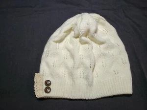 SOMBRERO GORRA GORRO DE PUNTO crema marfil para mujer con encaje y detalles de botones - Imagen 1 de 3