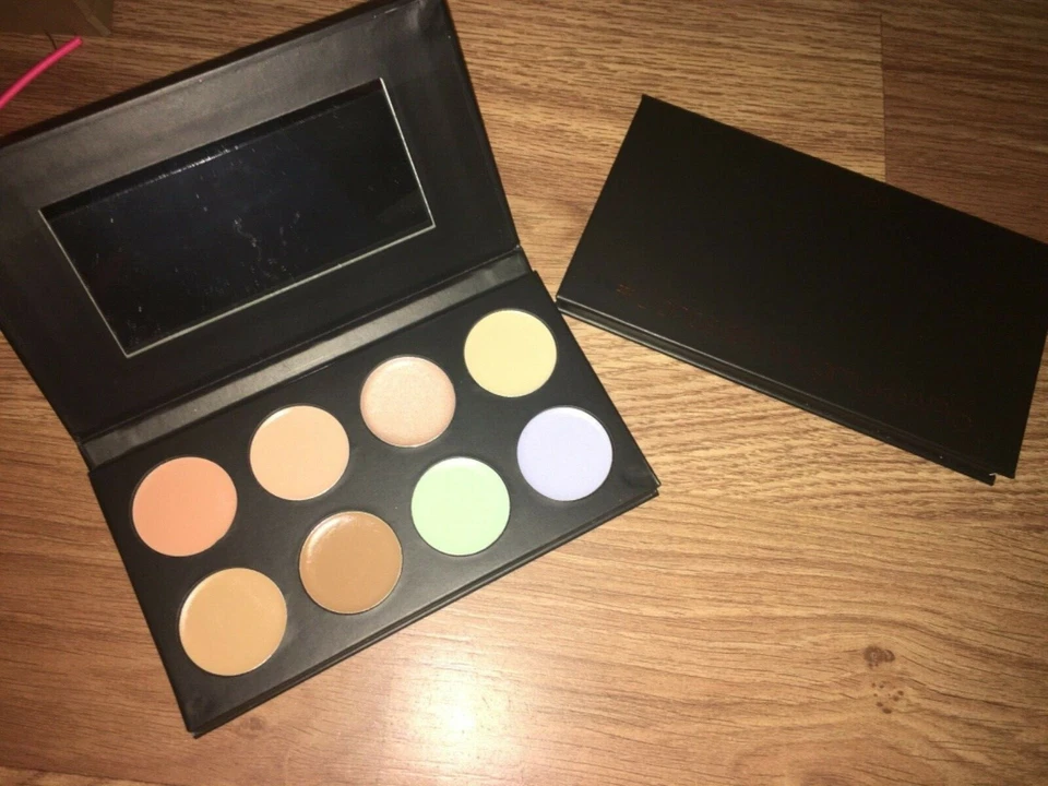 Collection 2000 Conceal And Light Like A Pro Concealer Make-up Pallette (New) - Image 1 of 3