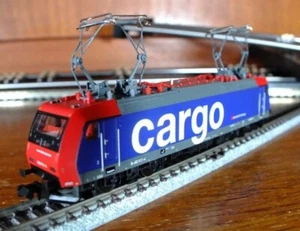 Trix 12188 N gauge SBB Re482 / TRAXX electric locomotive in SBB Cargo livery - Picture 1 of 15