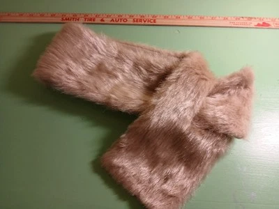 Cuello de piel sintética vintage bronceado claro Foto 1 de 4