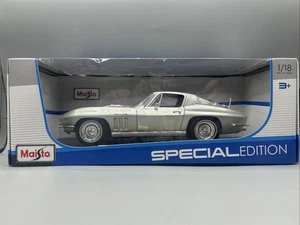 Chevrolet Corvette 1965 edición especial Maisto plateado 31161 1/18; - Imagen 1 de 8