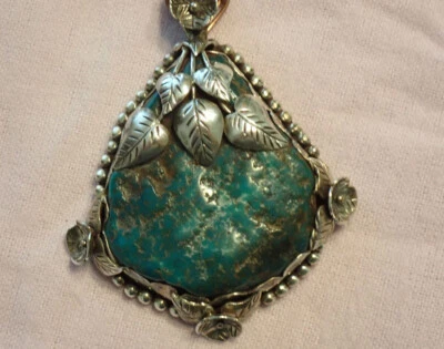 Большой кулон из чистого серебра с хризоколлой/бирюзой и безелем из листьев чистого серебра - Изображение 1 из 4