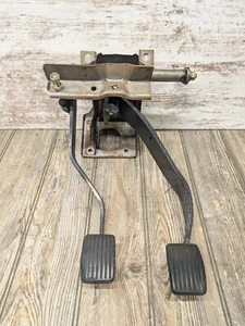1986-1992 DODGE D50/MITSUBISHI MIGHTY MAX TRUCK CLUTCH PEDAL ASSEMBLY - Picture 1 of 5
