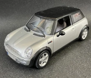 Vintage Maisto Mini Cooper 1:18 Scale Diecast Special Edition Silver Black Car - Picture 1 of 10
