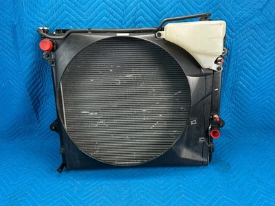 Radiador de refrigeración del motor Lexus GX470 con cubierta de ventilador 16400-50313 2005-2009 OEM Foto 1 de 4