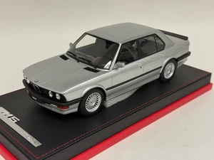 1/18 AB Models BMW M5 E28 from 1984 in Silver on Custom Leather Base AB572 - Picture 1 of 7