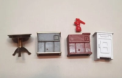 Dollhouse Miniature - 1:48 scale Kitchen Set - 5 piece, plastic - Image 1 of 3