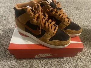NIKE DUNK HIGH PREMIUM 'DARK CURRY' - DD1401-200 Size 9 - Picture 1 of 3