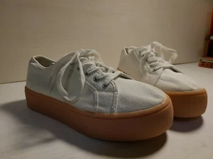 Tenis de plataforma de lona blanca para mujer Torrid talla 10,5 - Imagen 1 de 11