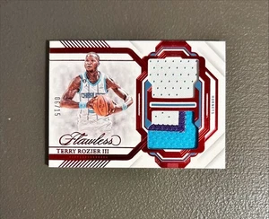 2022-23 Panini Perfetto TERRY ROZIER III Doppio GIOCO-USATO PATCH #'d/15 Rosso Rubino - Foto 1 di 2