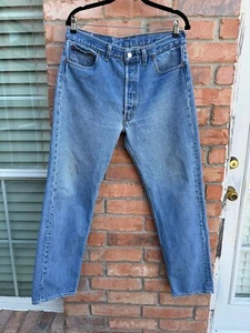 Vintage Levis 501 Button Fly Light Blue Denim Made USA 90s Jeans Actual 34x31 - Picture 1 of 10