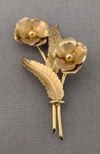 Vintage SIGNED Coro Floral Brooch Pin Gold Tone Long Stem Flowers Estate Find ☆ - Picture 1 of 9