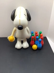 Vtg My Friend Snoopy bowling w/ 2 balls & 10 bowling pins 1979 Hasbro Works! - Picture 1 of 8