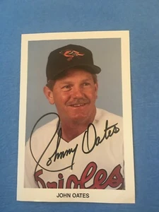 1980s BALTIMORE ORIOLES TEAM-ISSUED POSTCARD – JOHNNY OATES (Signed) - Picture 1 of 2