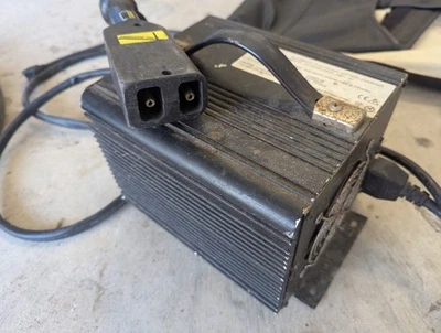 CARGADOR DE BATERÍA DE CARRO DE GOLF EZGO 36V 20AMP SCHAUER JAC2036H 0891-181 Foto 1 de 3