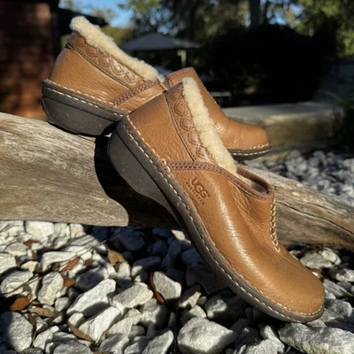 UGG Women's Bettey Size 7 Genuine Leather Sheepskin Shearling Comfort - Image 1 of 4