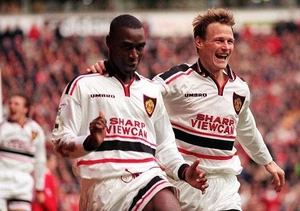 ● RARA CAMISETA VISITANTE FC MANCHESTER UNITED 1997/1998 UMBRO TALLA NIÑOS ALTURA 146 CM ● - Imagen 1 de 20