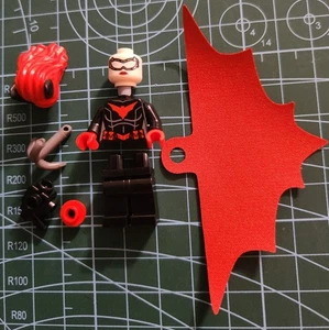 Lego 76300 Batman Arkham Asylum - Batwoman - Minifigure with Accessories - Picture 1 of 3