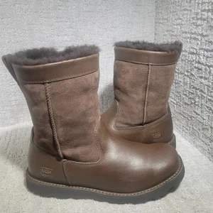 Stivali da uomo UGG Wrangell taglia US 9 marroni in pelle di pecora punta tonda stivali da neve pull-on. - Foto 1 di 10