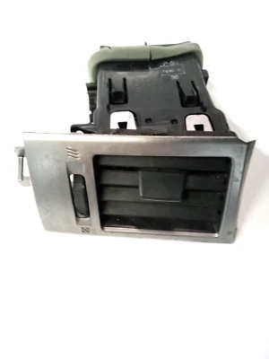 #2007-2012 Nissan Versa tablero delantero izquierdo ventilación aire rejilla aire acondicionado oem  Foto 1 de 2