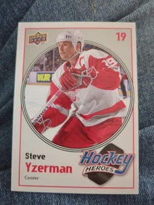 2010-11 Upper Deck Hockey Heroes Steve Yzerman #HH3 Steve Yzerman NHL Red Wings  - Bild 1 von 2
