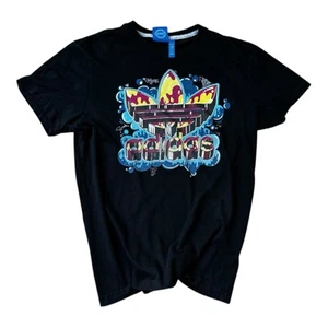 Adidas Graphic Print T Shirt Herren Y2K Style Spellout Logo 100% Baumwolle Medium - Bild 1 von 4