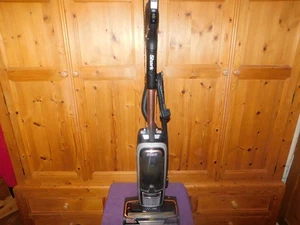 Shark Liftaway AZ910UKT 40 Schwarz/Gold Bodenstaubsauger. Gebrauchsfertig. - Bild 1 von 8