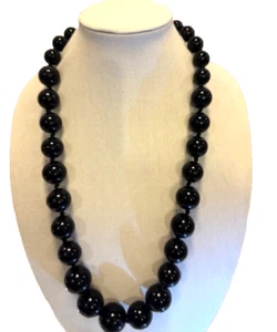 Halskette schwarz 30" Perlen rund Kunststoff Statement Karabinerverschluss - kostenloser Versand - Bild 1 von 4