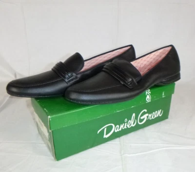 NOS Vtg Daniel Green Womens Slippers PERKY Black  Sz 11.5  Narrow - Image 1 of 4