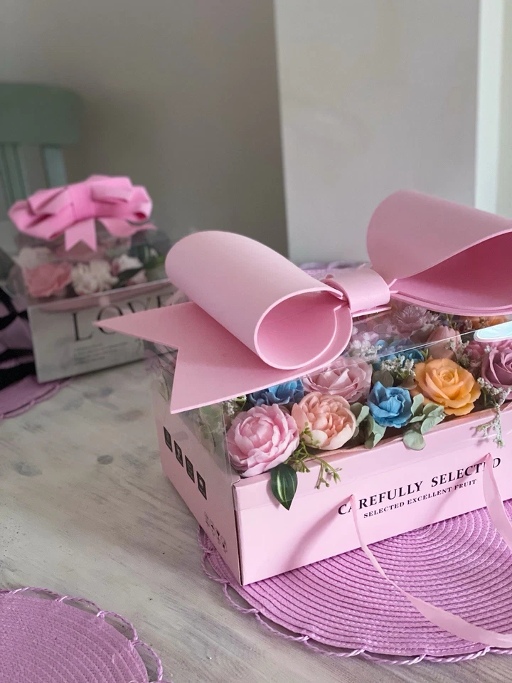 Caja de regalo rosa grande, caja de arco rosa, caja de regalo de lujo Foto 1 de 4
