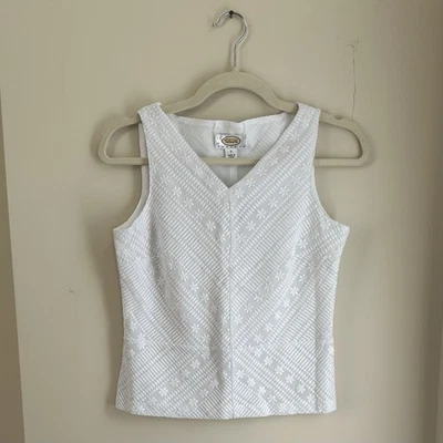NUEVO CON ETIQUETAS TALBOTS PETITE Blusa Cuello en V Tanque Talla 2P Sin Mangas Tanque Blanco Encaje Ojales Foto 1 de 4
