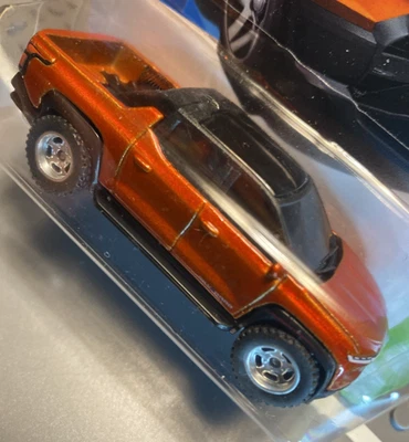 Hot Wheels EV 6/10 Silverado EV RST Pickup PERSONALIZADO Super Real Riders Intercambio de Ruedas Foto 1 de 4