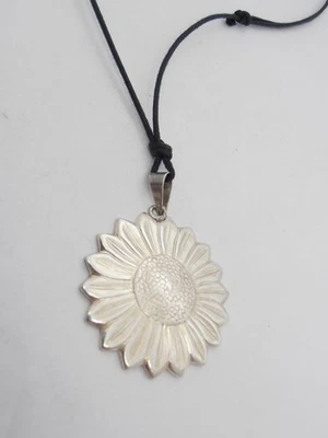 Margherita : Ciondolo in Argento 925 con Fiore - Pendente con Fiorellino - Immagine 1 di 3