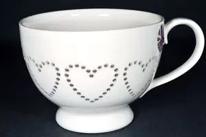 Taza de café de porcelana Cambridge Lace Polka Hearts blanca grande pedestal de 15 oz - Imagen 1 de 3