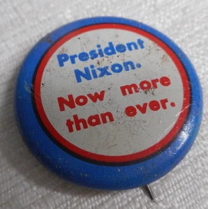 Spilla distintivo bottone campagna presidente Nixon ora più che mai spilla metallo - Foto 1 di 8